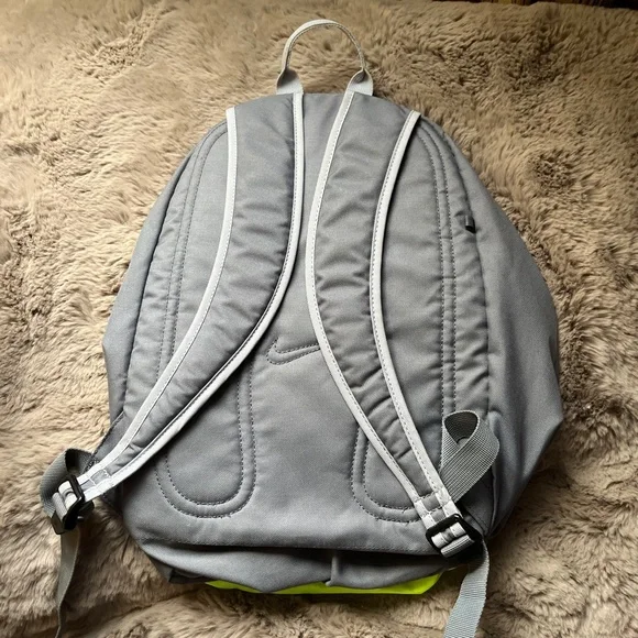 Nike Backpack Gym School Work Bag Casual Grey Green One Size - Picture 10 of 11
